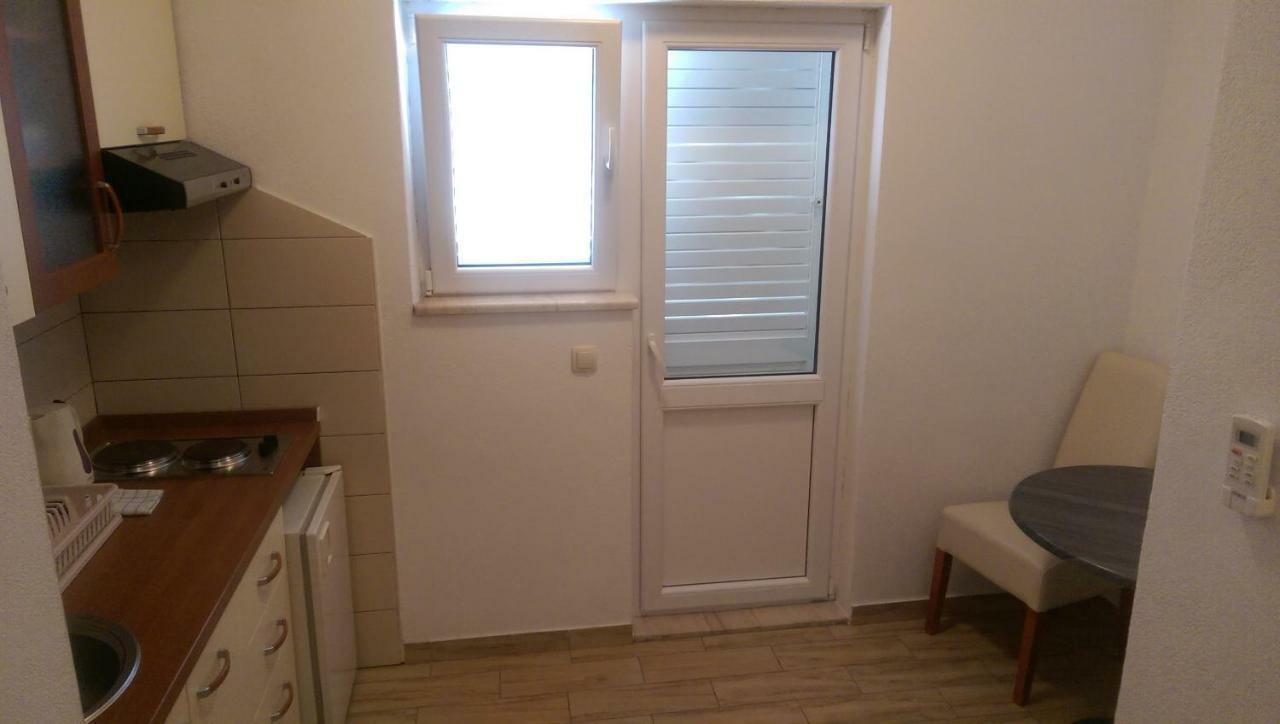 Apartmani Dina Макарска Екстериор снимка