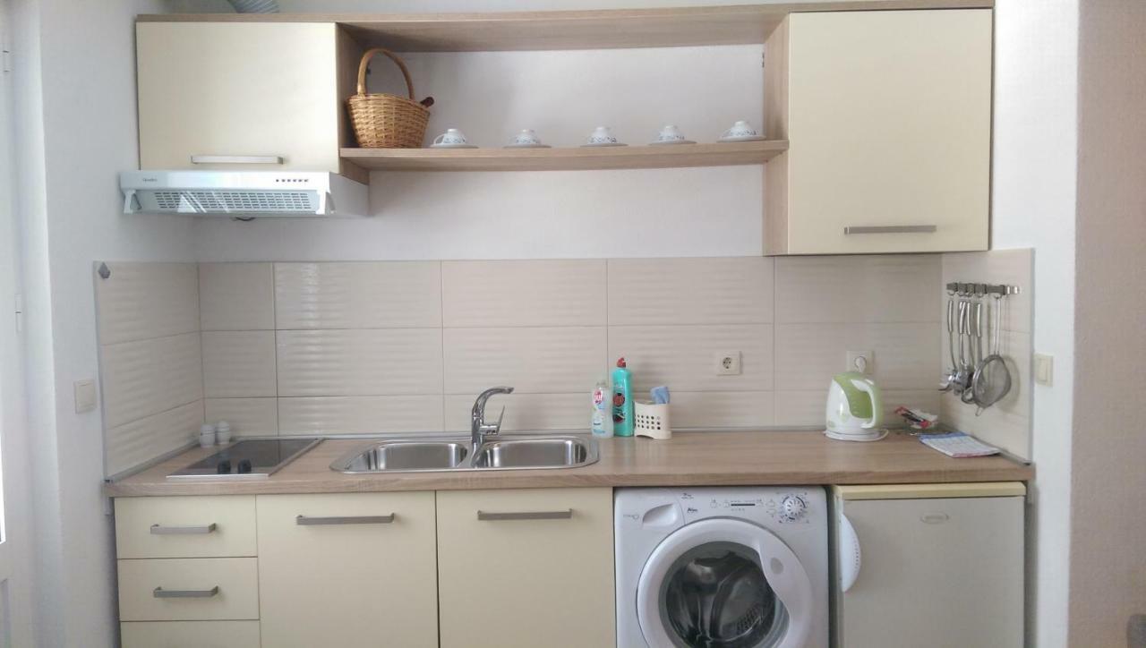 Apartmani Dina Макарска Екстериор снимка