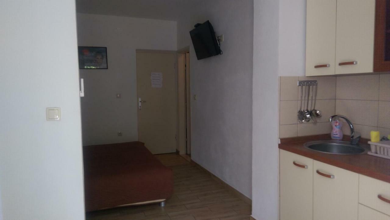 Apartmani Dina Макарска Екстериор снимка