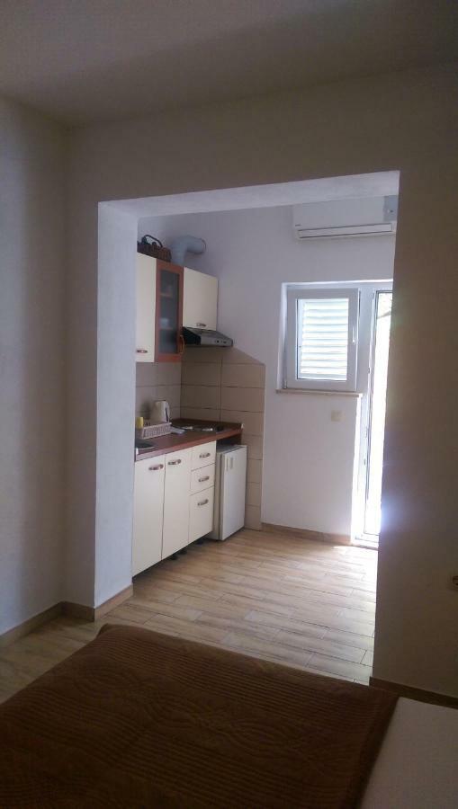 Apartmani Dina Макарска Екстериор снимка