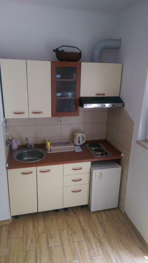 Apartmani Dina Макарска Екстериор снимка