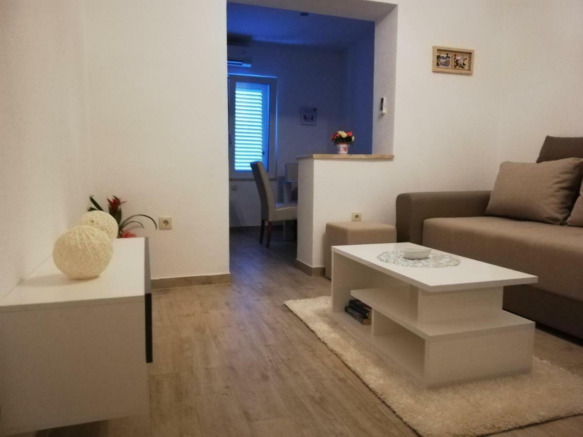 Apartmani Dina Макарска Екстериор снимка