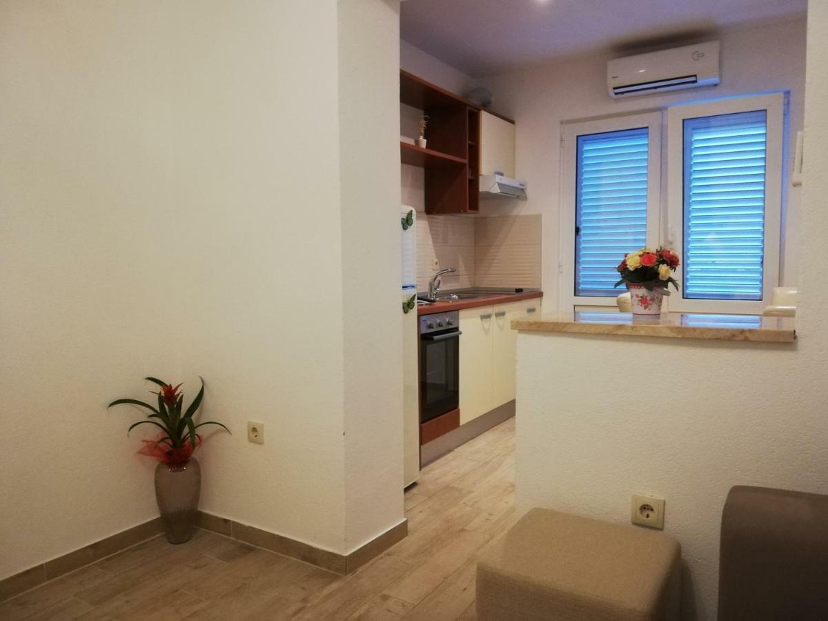 Apartmani Dina Макарска Екстериор снимка