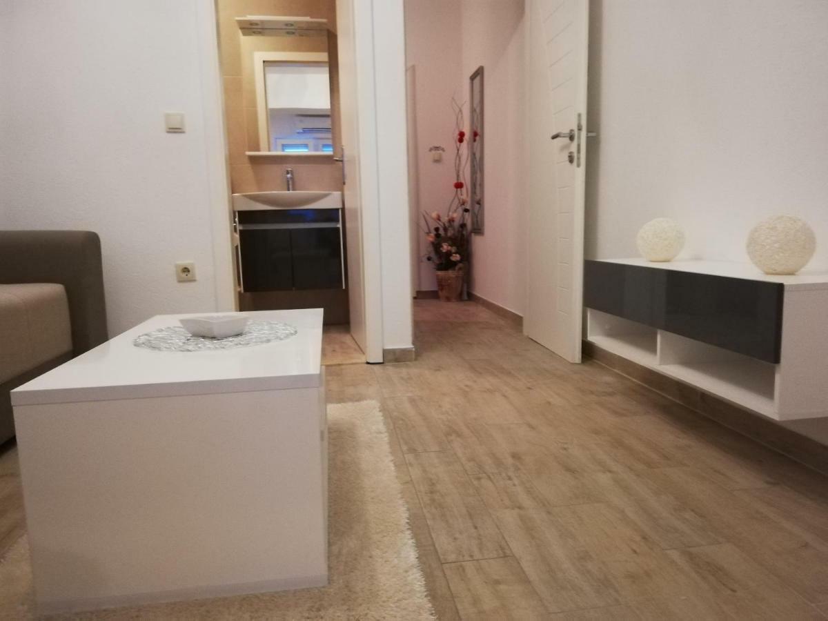 Apartmani Dina Макарска Екстериор снимка