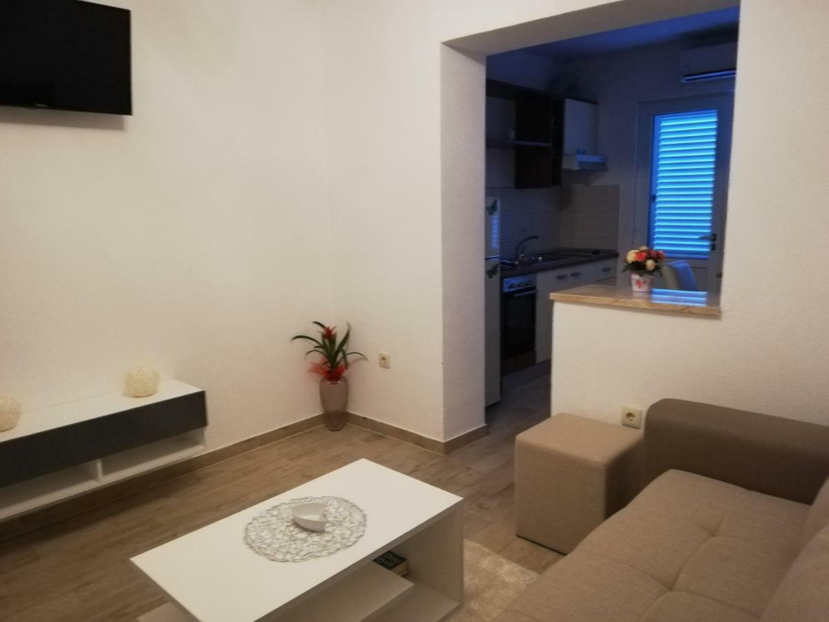 Apartmani Dina Макарска Екстериор снимка