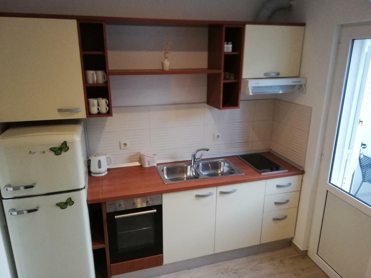 Apartmani Dina Макарска Екстериор снимка