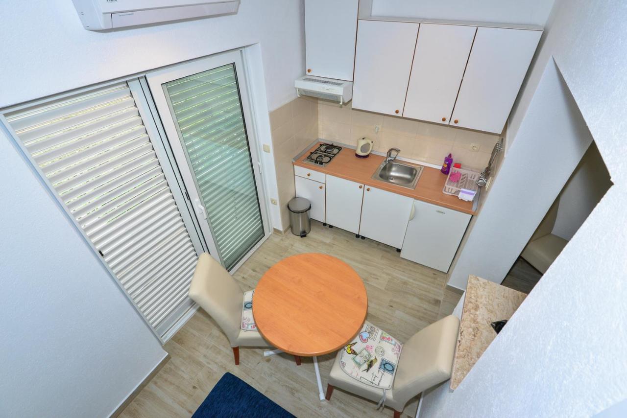 Apartmani Dina Макарска Екстериор снимка